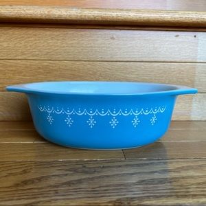 1.5QT PYREX 043 Casserole Dish Mixing Bowl Serving Garland Snow Flake